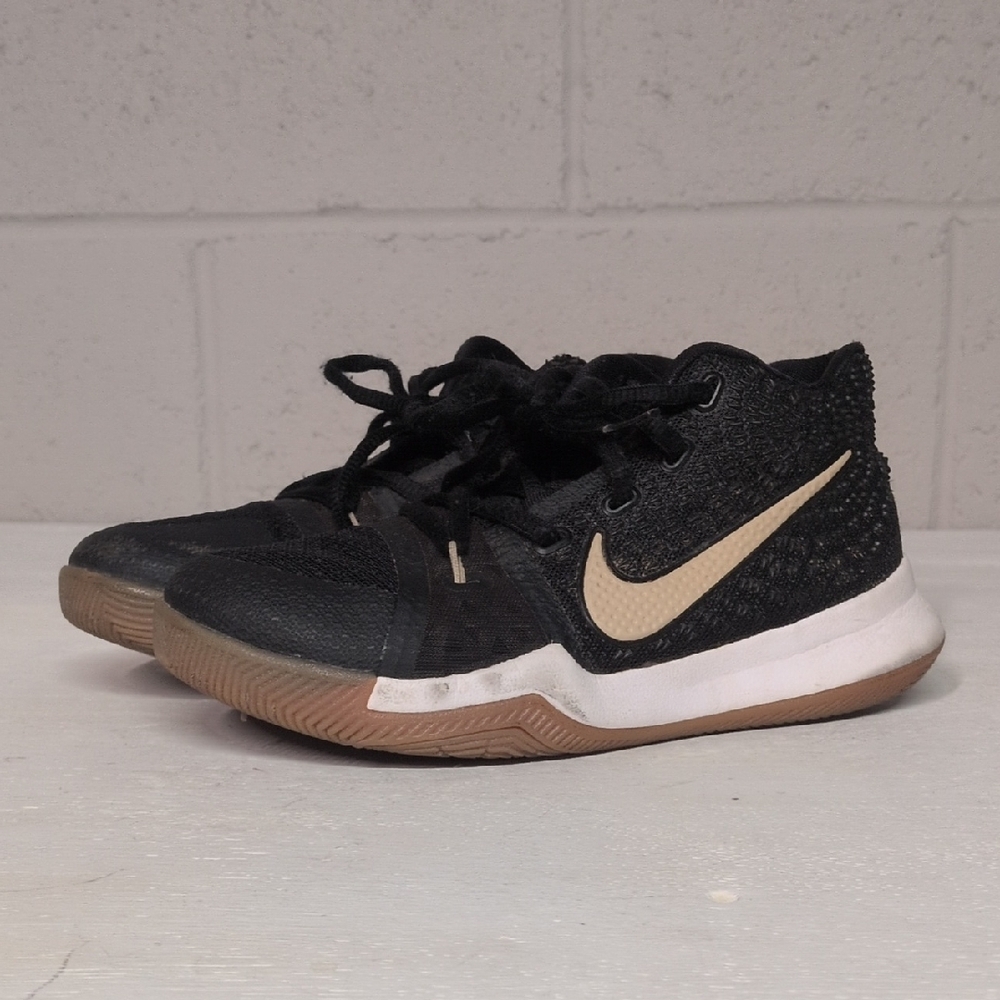 Nike Kyrie III Badge of Honor Basketball Shoes Black Gum Youth Size 1.5